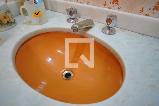 Banheiro da Suíte de apartamento à venda com 3 quartos, 120m² em Petrópolis, Porto Alegre