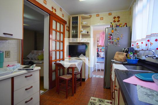 Cozinha de apartamento à venda com 3 quartos, 120m² em Petrópolis, Porto Alegre