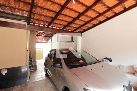 Garagem de casa à venda com 2 quartos, 60m² em São Salvador, Belo Horizonte