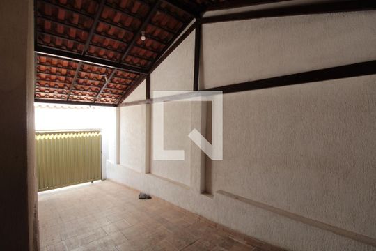 Garagem de casa à venda com 2 quartos, 60m² em São Salvador, Belo Horizonte