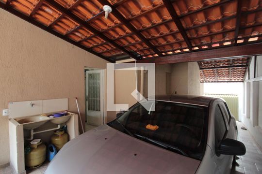 Garagem de casa à venda com 2 quartos, 60m² em São Salvador, Belo Horizonte