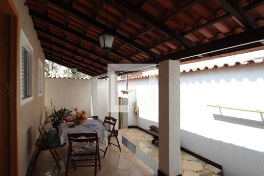 Varanda de casa à venda com 2 quartos, 60m² em São Salvador, Belo Horizonte