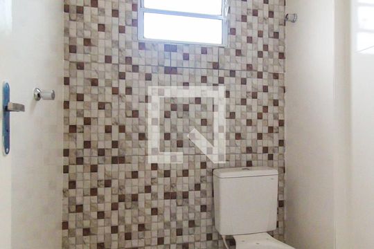 Banheiro de apartamento para alugar com 1 quarto, 32m² em Vila Carmosina, São Paulo