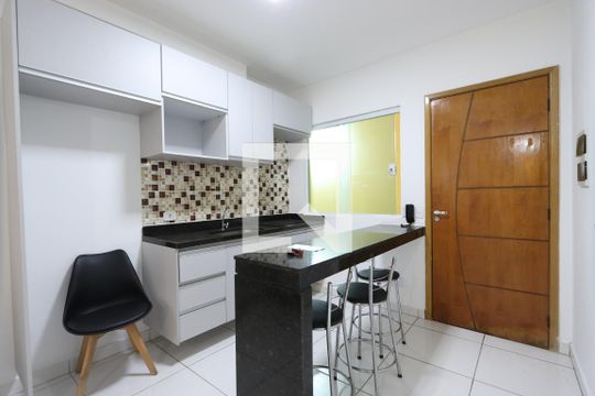Studio - ambiente cozinha de kitnet/studio para alugar com 1 quarto, 28m² em Vila Divina Pastora, São Paulo