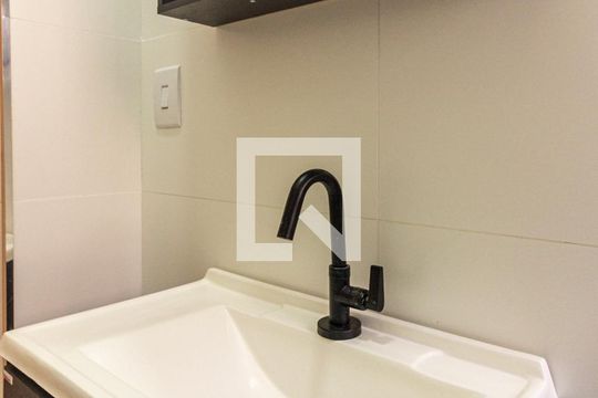 Banheiro de kitnet/studio para alugar com 1 quarto, 35m² em Vila Buarque, São Paulo