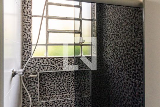 Banheiro de kitnet/studio para alugar com 1 quarto, 35m² em Vila Buarque, São Paulo