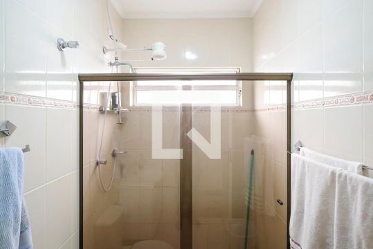 Banheiro de casa à venda com 2 quartos, 180m² em Vila Dourados, São Bernardo do Campo