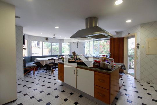 Cozinha de casa de condomínio para alugar com 4 quartos, 700m² em Itanhangá, Rio de Janeiro