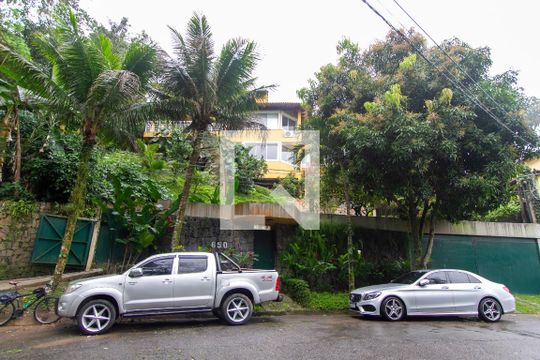Fachada de casa de condomínio para alugar com 4 quartos, 700m² em Itanhangá, Rio de Janeiro