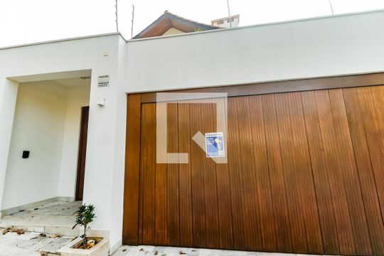 Garagem de casa à venda com 4 quartos, 430m² em Vila Inah, São Paulo