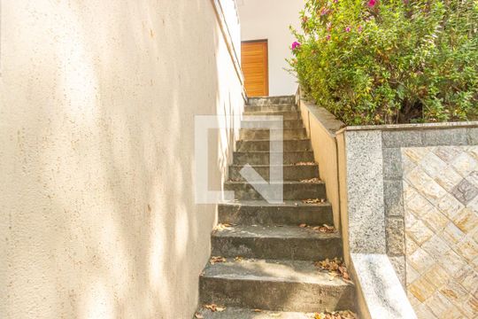 Quintal de casa para alugar com 4 quartos, 420m² em Vila Valqueire, Rio de Janeiro
