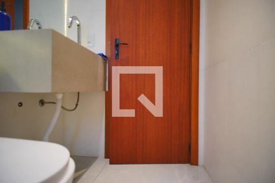 Banheiro Corredor de apartamento à venda com 2 quartos, 108m² em São João, Porto Alegre