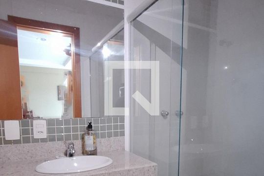 Banheiro de casa para alugar com 1 quarto, 30m² em Centro, Duque de Caxias