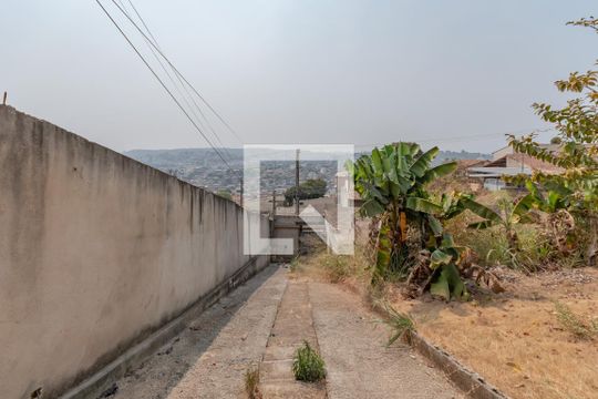 Entrada de casa à venda com 2 quartos, 131m² em Novo Glória, Belo Horizonte