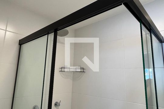 Studio Banheiro de kitnet/studio para alugar com 0 quarto, 27m² em Mirandópolis, São Paulo