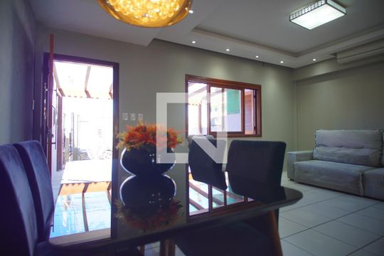 Sala de casa à venda com 3 quartos, 218m² em Sarandi, Porto Alegre