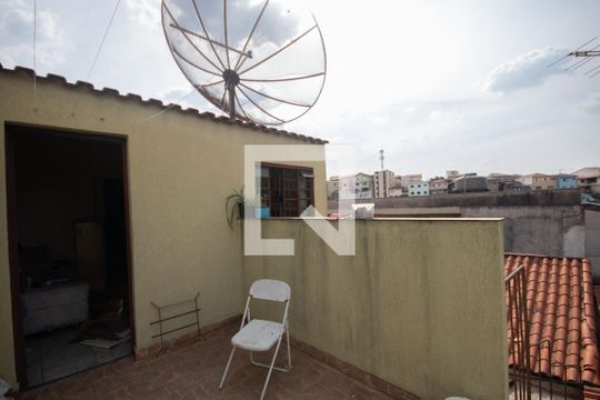Vista de casa à venda com 3 quartos, 112m² em Parque Vitoria, São Paulo