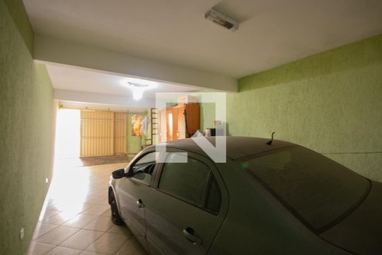 Garagem de casa à venda com 3 quartos, 112m² em Parque Vitoria, São Paulo