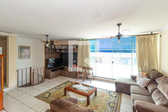 Casa à venda com 3 quartos, 400m² em Penha de França, São Paulo