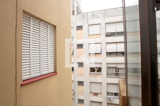 Área de Serviço + Despensa + Lavabo Serviço Vista de apartamento para alugar com 2 quartos, 62m² em Azenha, Porto Alegre