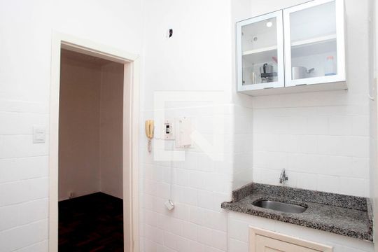 Cozinha de apartamento para alugar com 2 quartos, 62m² em Azenha, Porto Alegre