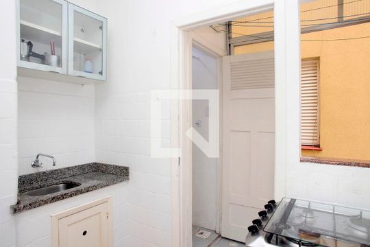 Cozinha de apartamento para alugar com 2 quartos, 62m² em Azenha, Porto Alegre