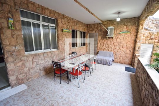 Área Externa de casa para alugar com 3 quartos, 550m² em Quintino Bocaiúva, Rio de Janeiro