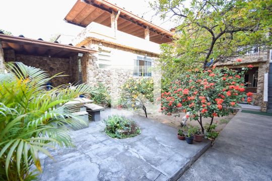Quintal de casa para alugar com 3 quartos, 550m² em Quintino Bocaiúva, Rio de Janeiro