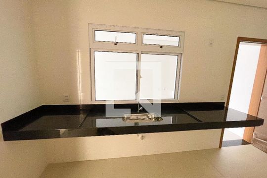 Cozinha de apartamento à venda com 3 quartos, 140m² em Jardim Industrial, Contagem
