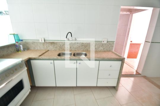 Edícula - Cozinha de casa para alugar com 6 quartos, 500m² em Centro, Campinas