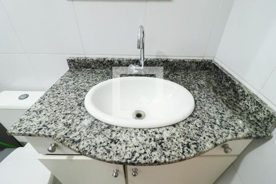 Banheiro de apartamento para alugar com 2 quartos, 64m² em Jardim das Laranjeiras, São Paulo