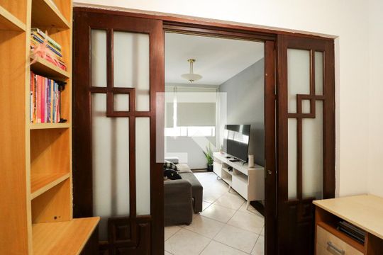 Escritório de apartamento para alugar com 2 quartos, 64m² em Jardim das Laranjeiras, São Paulo