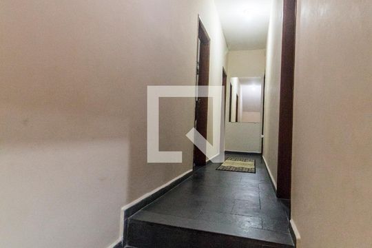Corredor de casa à venda com 4 quartos, 325m² em Vila São João, Barueri