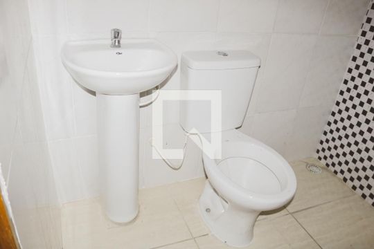Banheiro de apartamento para alugar com 2 quartos, 45m² em Parque Peruche, São Paulo
