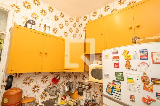 Cozinha de apartamento para alugar com 2 quartos, 64m² em Botafogo, Rio de Janeiro