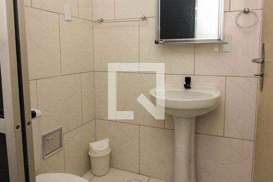 Banheiro de apartamento para alugar com 1 quarto, 30m² em Centro Histórico, Porto Alegre