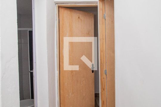 Corredor de casa para alugar com 2 quartos, 40m² em Vila Penteado, São Paulo