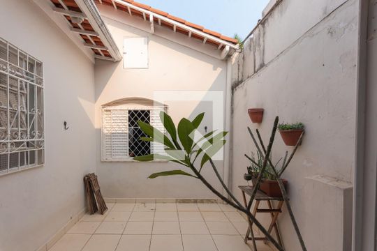 Área de Luz de casa à venda com 3 quartos, 290m² em Vila Marieta, Campinas