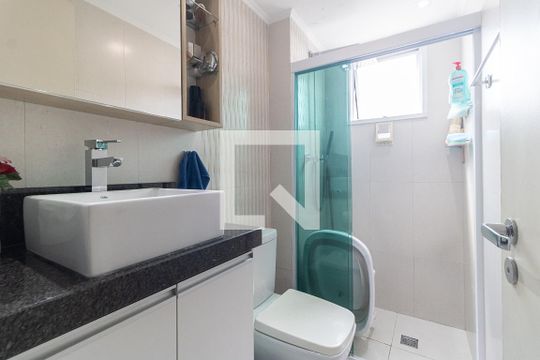 Banheiro de apartamento à venda com 2 quartos, 46m² em Taboão, São Paulo
