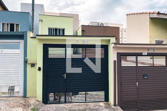 Fachada de casa à venda com 3 quartos, 110m² em Jardim Odete, São Paulo