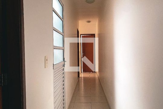 Corredor de casa à venda com 3 quartos, 110m² em Jardim Odete, São Paulo