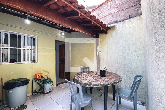Quintal de casa à venda com 3 quartos, 110m² em Jardim Odete, São Paulo