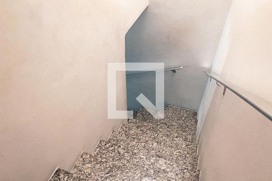 Escada de casa à venda com 3 quartos, 110m² em Jardim Odete, São Paulo