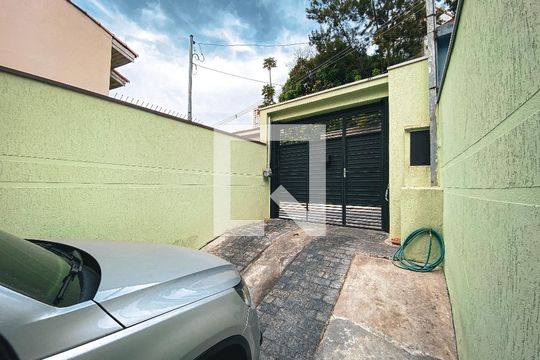 Quintal de casa à venda com 3 quartos, 110m² em Jardim Odete, São Paulo