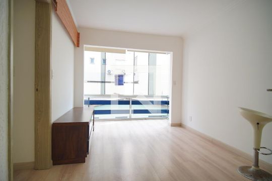 Sala de apartamento à venda com 1 quarto, 40m² em Petrópolis, Porto Alegre