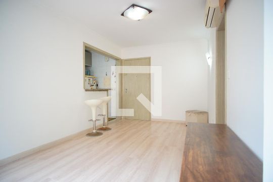 Sala de apartamento à venda com 1 quarto, 40m² em Petrópolis, Porto Alegre