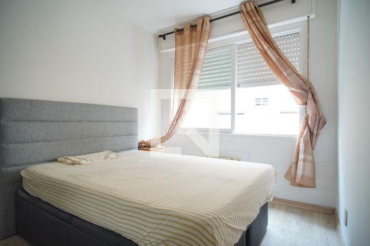 Quarto de apartamento à venda com 1 quarto, 40m² em Petrópolis, Porto Alegre