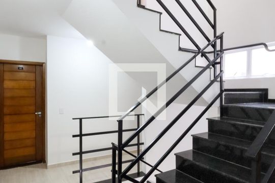 Escada externa de apartamento para alugar com 1 quarto, 30m² em Jardim Consorcio, São Paulo
