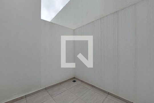 Quintal de kitnet/studio para alugar com 1 quarto, 30m² em Jardim Consorcio, São Paulo