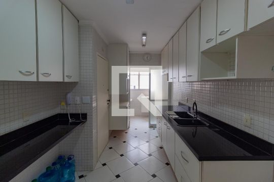 Cozinha de apartamento à venda com 3 quartos, 108m² em Vila Sofia, São Paulo
